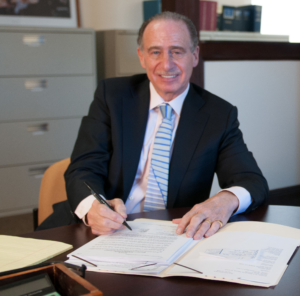 Picture of Attorney Arnold Reiter at his desk